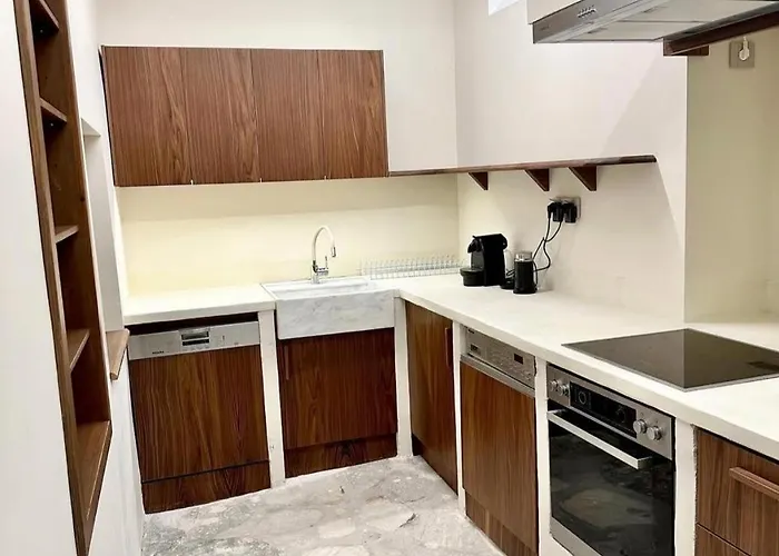 Alemarni Syros * Hermópolis